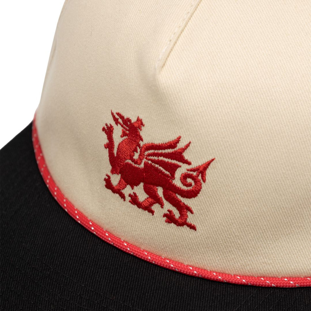 Cap Ymyl Gwastad Draig