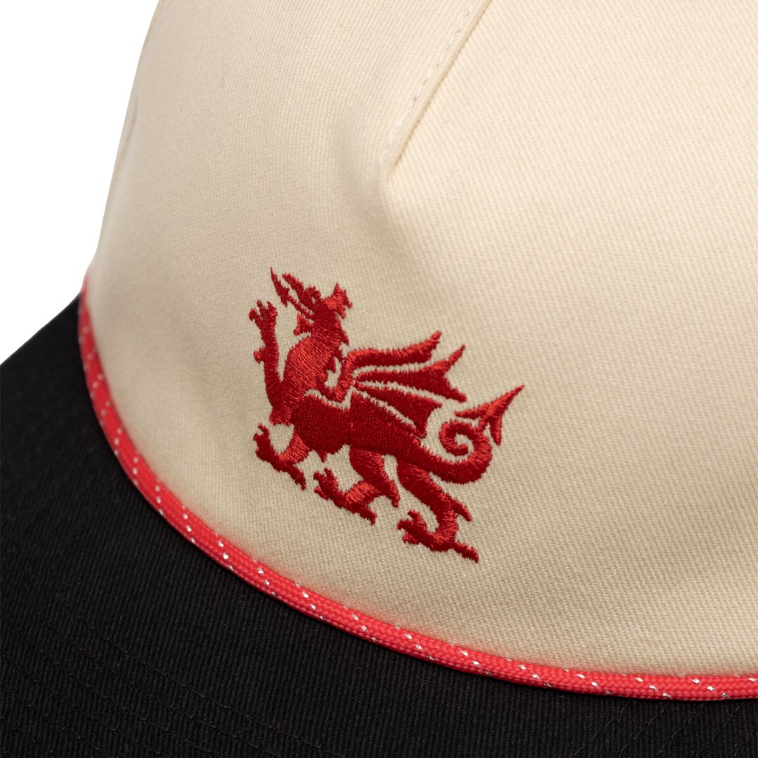 Cap Ymyl Gwastad Draig